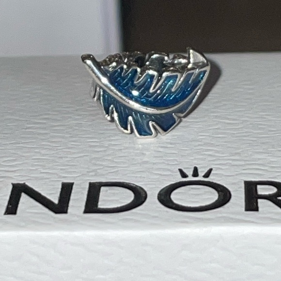 Authentic Pandora curved blue feather brand new sterling and shiny enamel - Picture 9 of 9